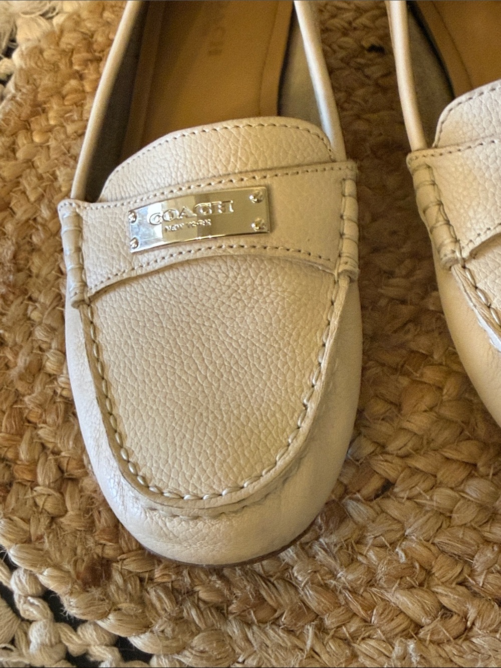 Coach Womens Fredrica Loafers Cream Pebbled Leather Silver Logo Size 7.5 - Picture 4 of 13